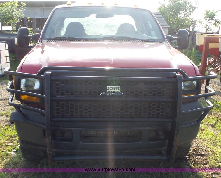 image for item AG9243 2006 Ford F350 Super Duty Ext. Cab pickup truck cab and chassis