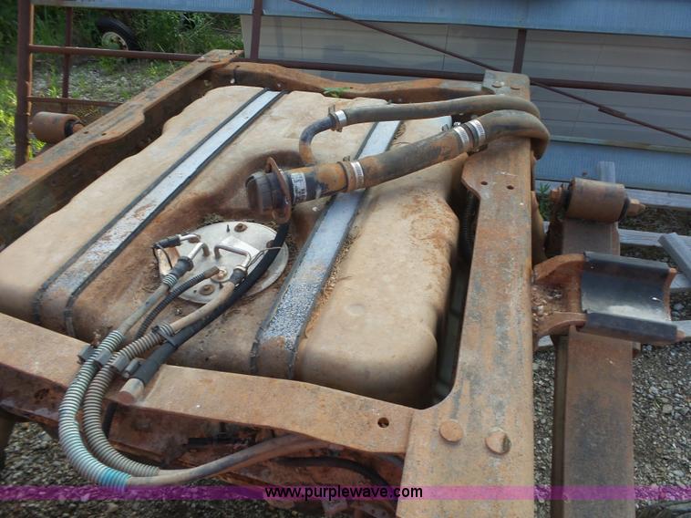 image for item AG9243 2006 Ford F350 Super Duty Ext. Cab pickup truck cab and chassis