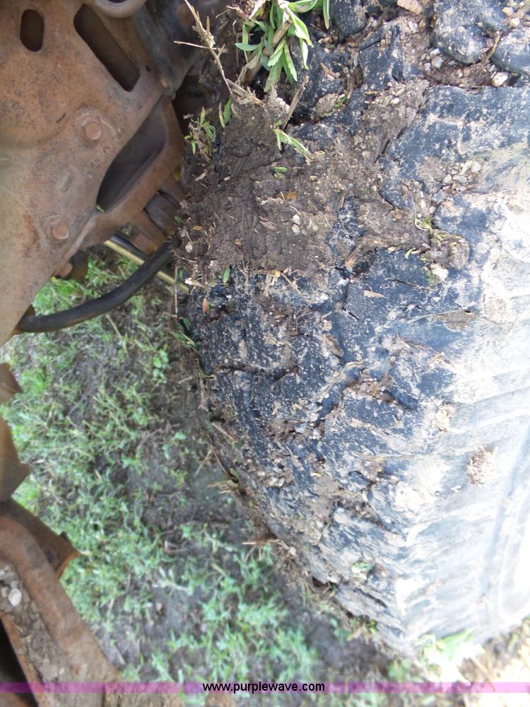 image for item AG9243 2006 Ford F350 Super Duty Ext. Cab pickup truck cab and chassis