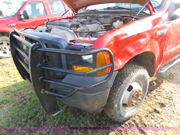 image for item AG9243 2006 Ford F350 Super Duty Ext. Cab pickup truck cab and chassis