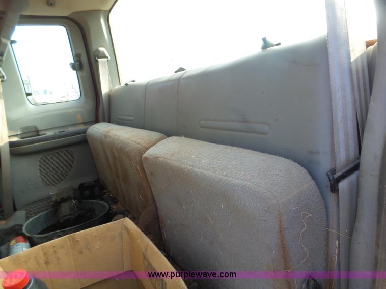 image for item AG9243 2006 Ford F350 Super Duty Ext. Cab pickup truck cab and chassis