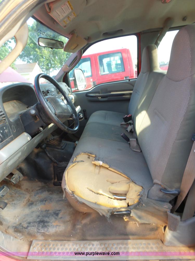 image for item AG9243 2006 Ford F350 Super Duty Ext. Cab pickup truck cab and chassis