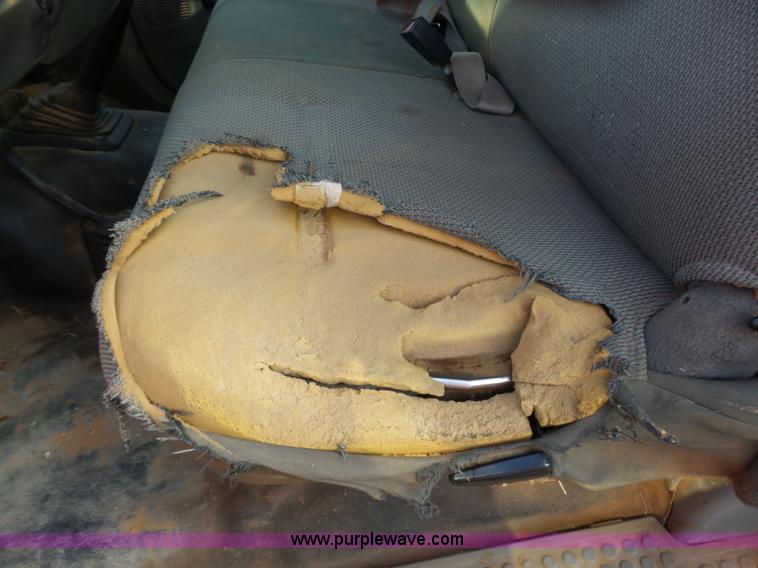 image for item AG9243 2006 Ford F350 Super Duty Ext. Cab pickup truck cab and chassis