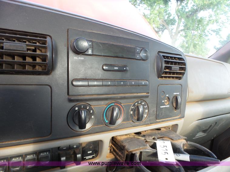 image for item AG9243 2006 Ford F350 Super Duty Ext. Cab pickup truck cab and chassis