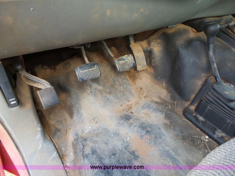 image for item AG9243 2006 Ford F350 Super Duty Ext. Cab pickup truck cab and chassis