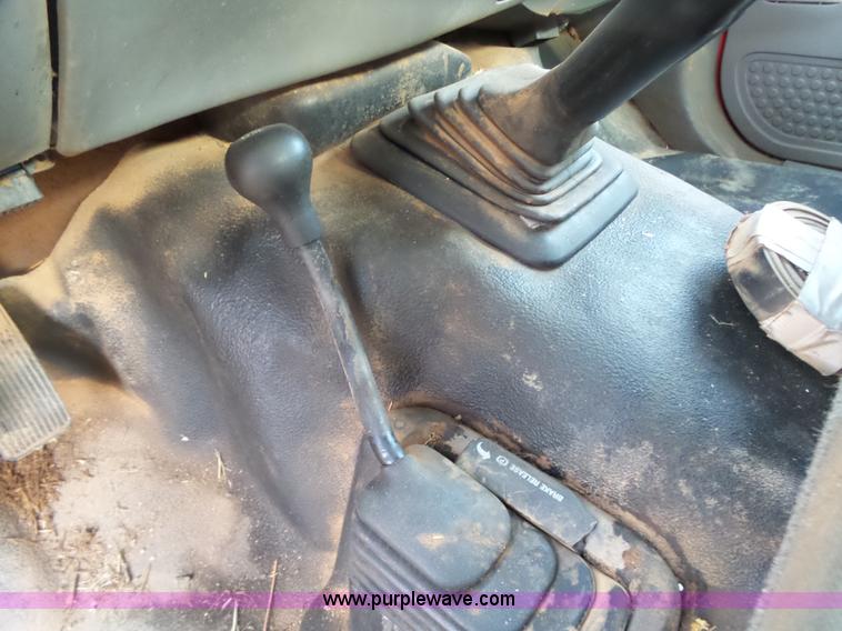 image for item AG9243 2006 Ford F350 Super Duty Ext. Cab pickup truck cab and chassis