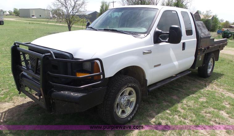 image for item AR9358 2006 Ford F350 Super Duty XL SuperCab flatbed pickup truck
