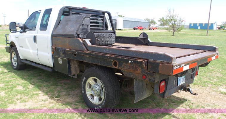 image for item AR9358 2006 Ford F350 Super Duty XL SuperCab flatbed pickup truck