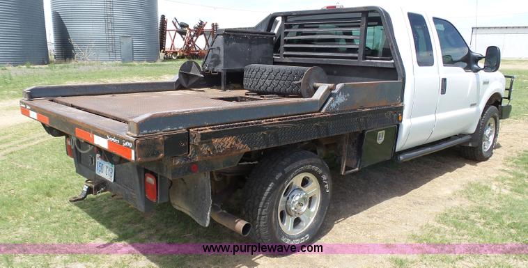 image for item AR9358 2006 Ford F350 Super Duty XL SuperCab flatbed pickup truck