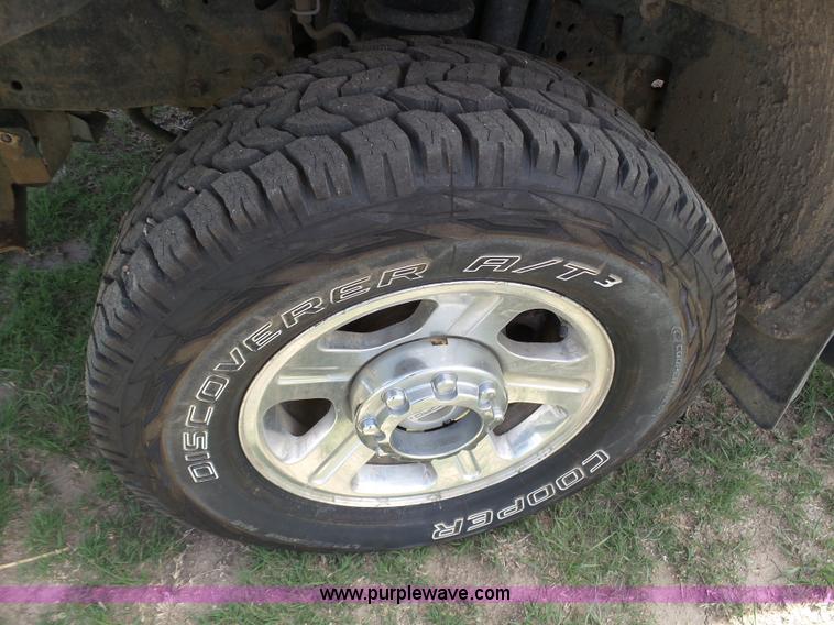 image for item AR9358 2006 Ford F350 Super Duty XL SuperCab flatbed pickup truck