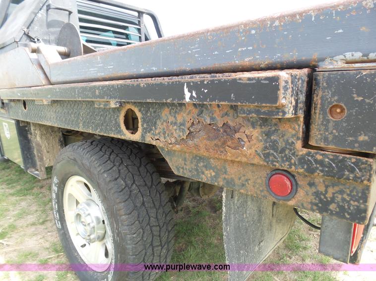 image for item AR9358 2006 Ford F350 Super Duty XL SuperCab flatbed pickup truck