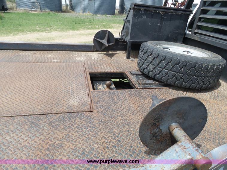 image for item AR9358 2006 Ford F350 Super Duty XL SuperCab flatbed pickup truck