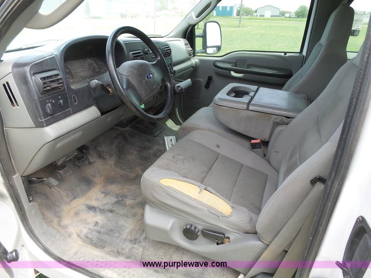 image for item AR9358 2006 Ford F350 Super Duty XL SuperCab flatbed pickup truck