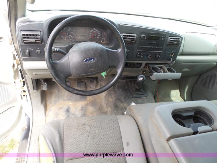 image for item AR9358 2006 Ford F350 Super Duty XL SuperCab flatbed pickup truck