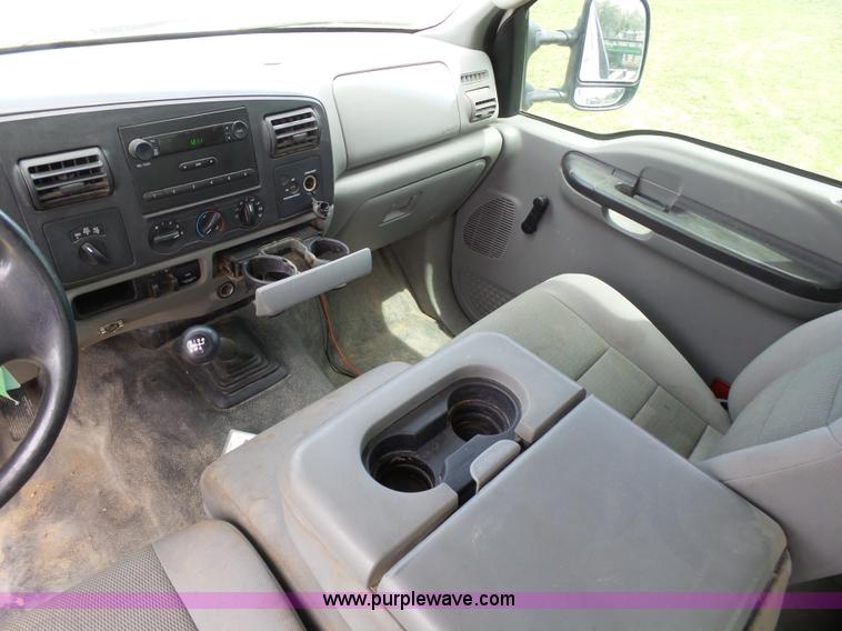 image for item AR9358 2006 Ford F350 Super Duty XL SuperCab flatbed pickup truck