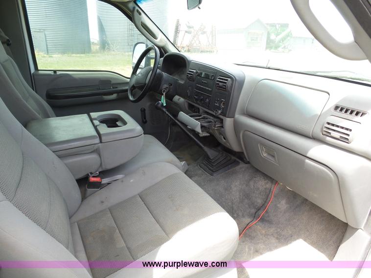 image for item AR9358 2006 Ford F350 Super Duty XL SuperCab flatbed pickup truck