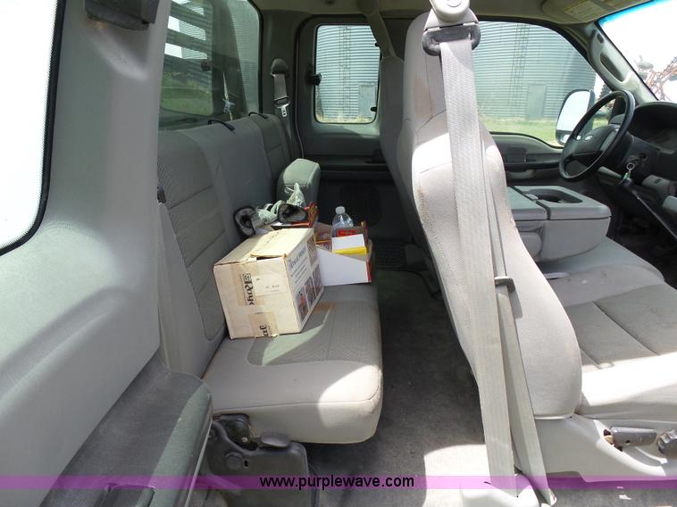 image for item AR9358 2006 Ford F350 Super Duty XL SuperCab flatbed pickup truck