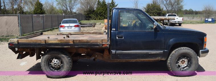 image for item BF9993 1989 Chevrolet 2500 flatbed pickup truck