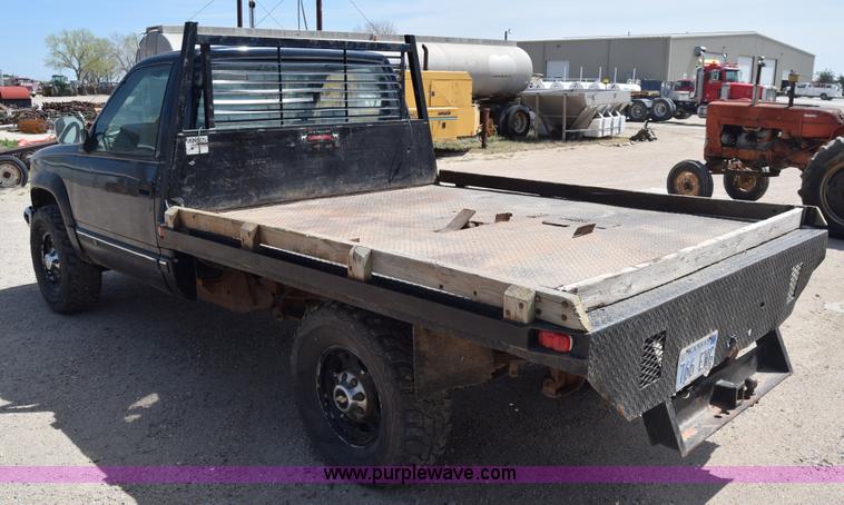 image for item BF9993 1989 Chevrolet 2500 flatbed pickup truck