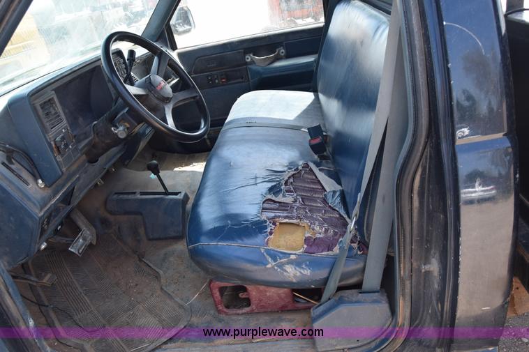 image for item BF9993 1989 Chevrolet 2500 flatbed pickup truck