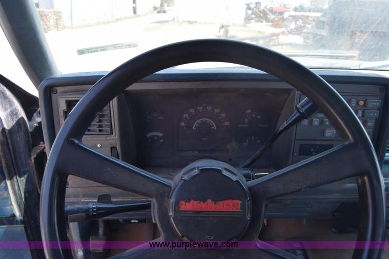 image for item BF9993 1989 Chevrolet 2500 flatbed pickup truck