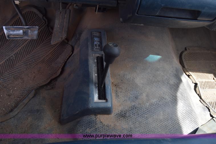 image for item BF9993 1989 Chevrolet 2500 flatbed pickup truck