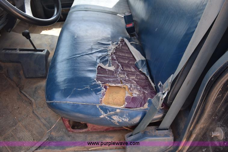 image for item BF9993 1989 Chevrolet 2500 flatbed pickup truck