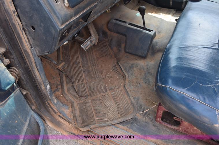 image for item BF9993 1989 Chevrolet 2500 flatbed pickup truck