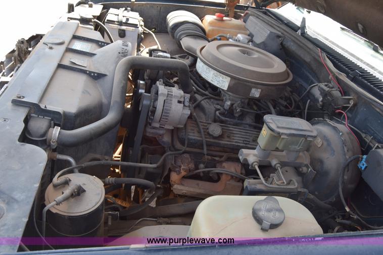 image for item BF9993 1989 Chevrolet 2500 flatbed pickup truck