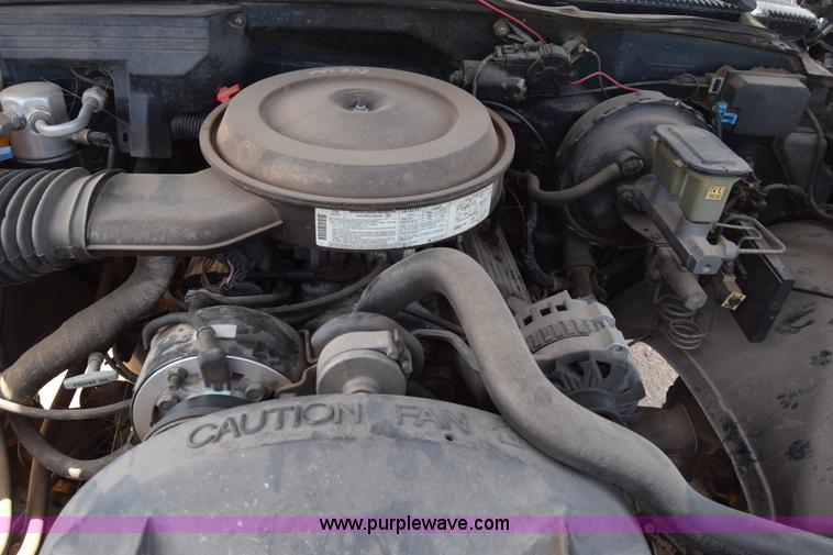 image for item BF9993 1989 Chevrolet 2500 flatbed pickup truck