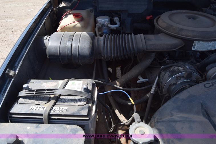 image for item BF9993 1989 Chevrolet 2500 flatbed pickup truck