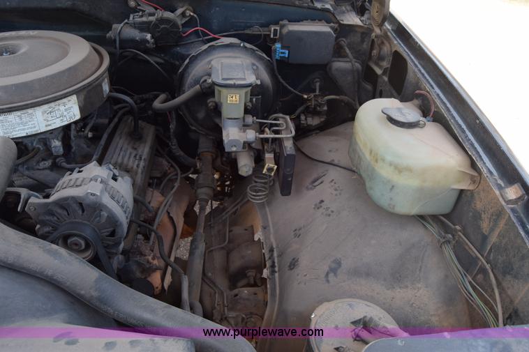 image for item BF9993 1989 Chevrolet 2500 flatbed pickup truck