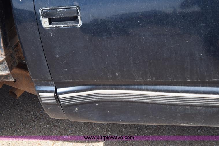 image for item BF9993 1989 Chevrolet 2500 flatbed pickup truck