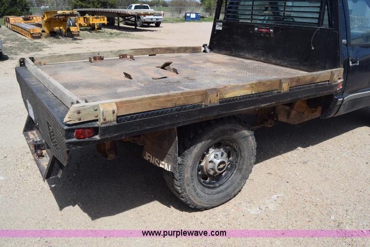 image for item BF9993 1989 Chevrolet 2500 flatbed pickup truck