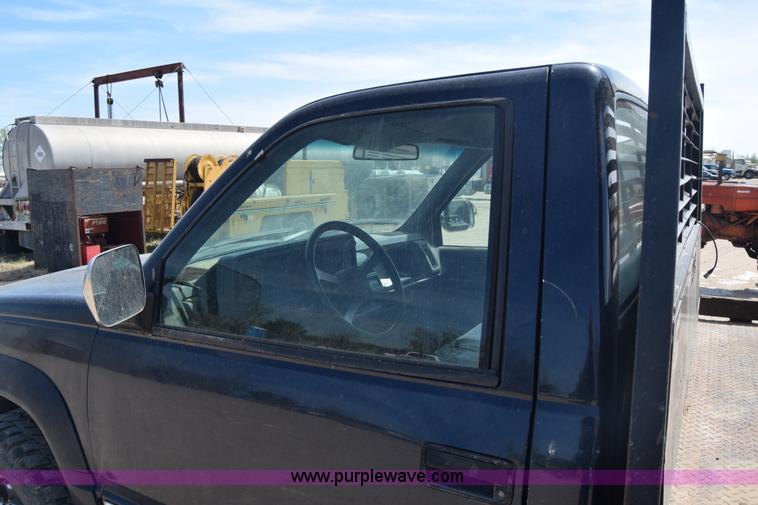 image for item BF9993 1989 Chevrolet 2500 flatbed pickup truck