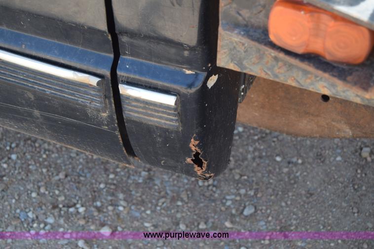 image for item BF9993 1989 Chevrolet 2500 flatbed pickup truck