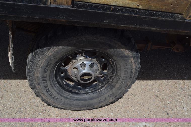 image for item BF9993 1989 Chevrolet 2500 flatbed pickup truck