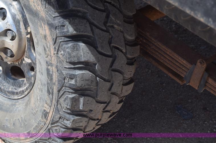 image for item BF9993 1989 Chevrolet 2500 flatbed pickup truck