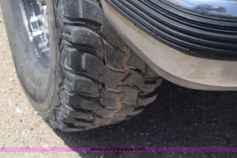 image for item BF9993 1989 Chevrolet 2500 flatbed pickup truck