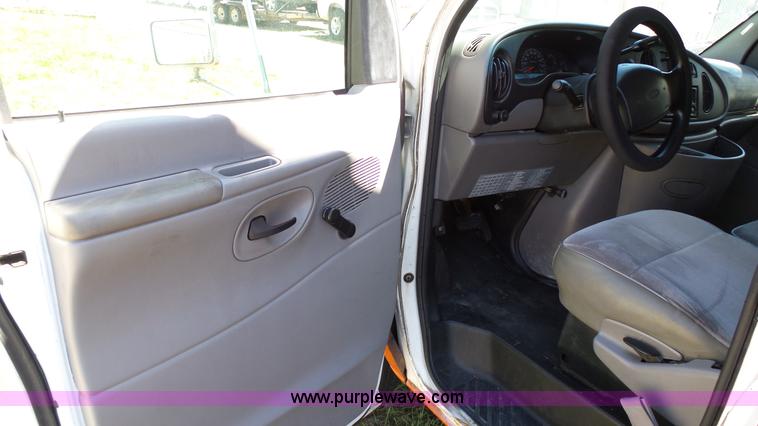 image for item BW9770 1998 Ford Econoline E350 box truck