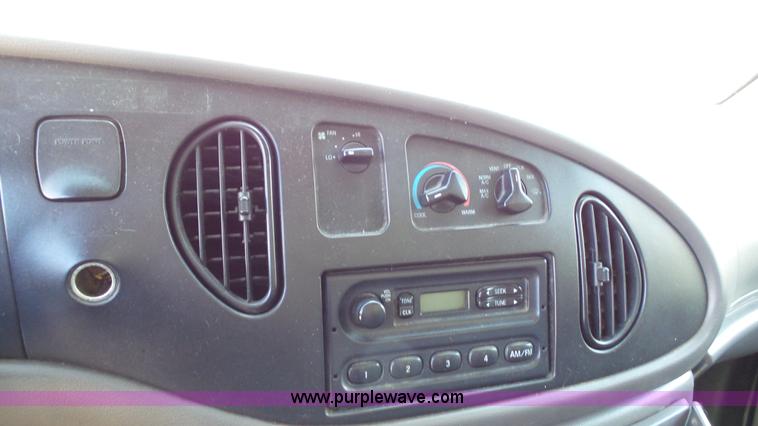 image for item BW9770 1998 Ford Econoline E350 box truck