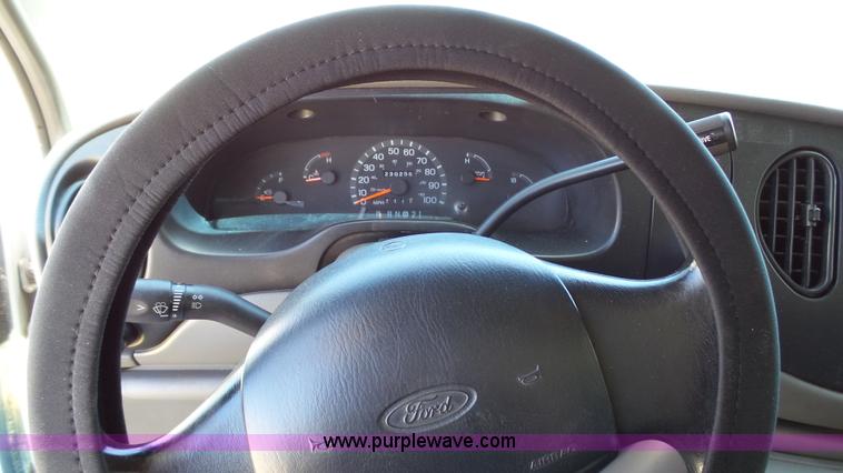 image for item BW9770 1998 Ford Econoline E350 box truck