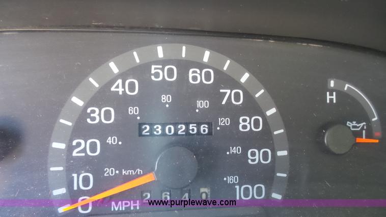 image for item BW9770 1998 Ford Econoline E350 box truck