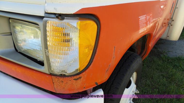 image for item BW9770 1998 Ford Econoline E350 box truck