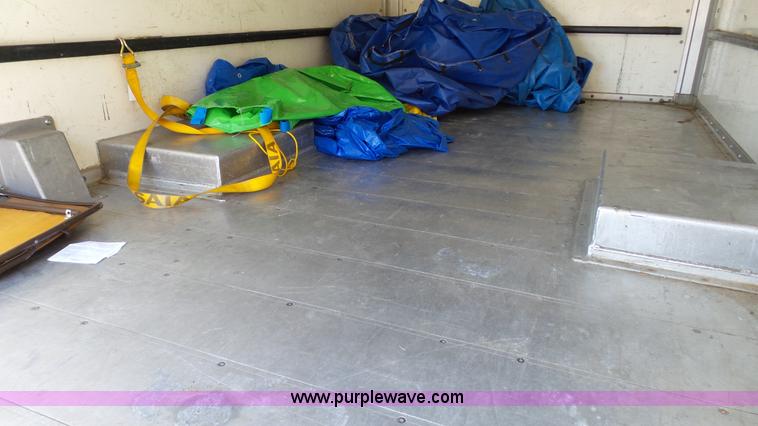 image for item BW9770 1998 Ford Econoline E350 box truck