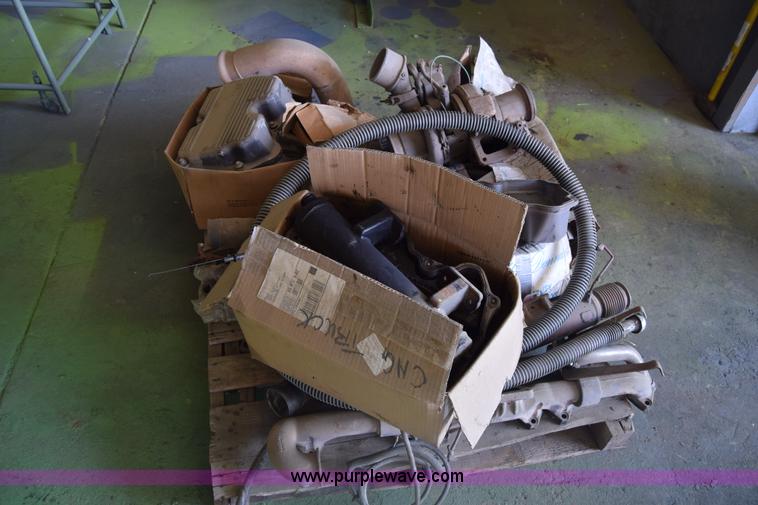 image for item BW9875 Truck parts and accessories