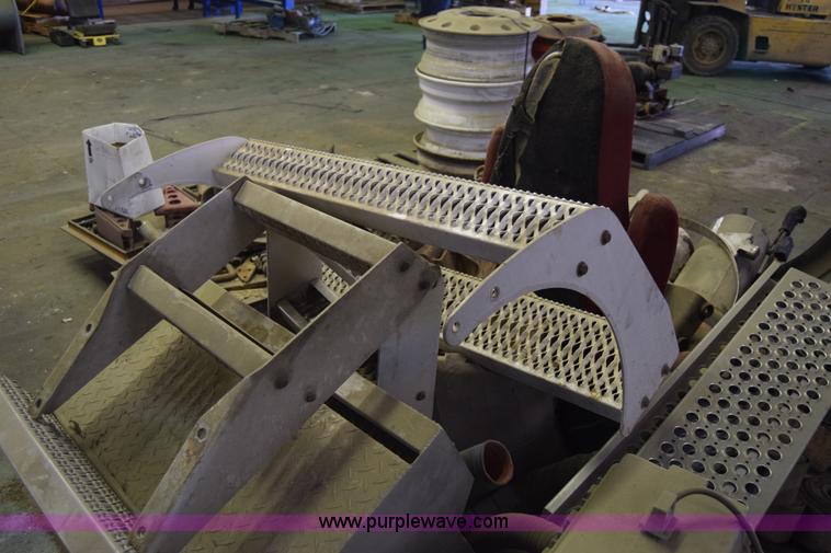 image for item BW9893 Semi truck parts and accessories