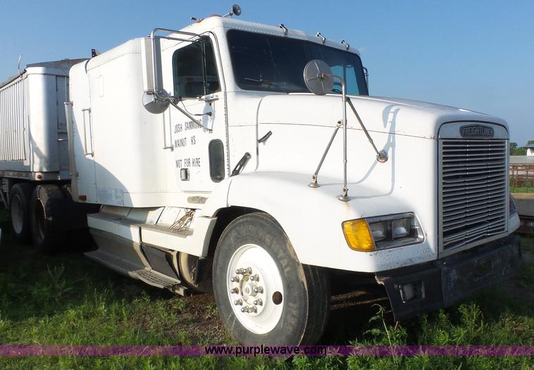 image for item BZ9563 1993 Freightliner FLD112 semi truck