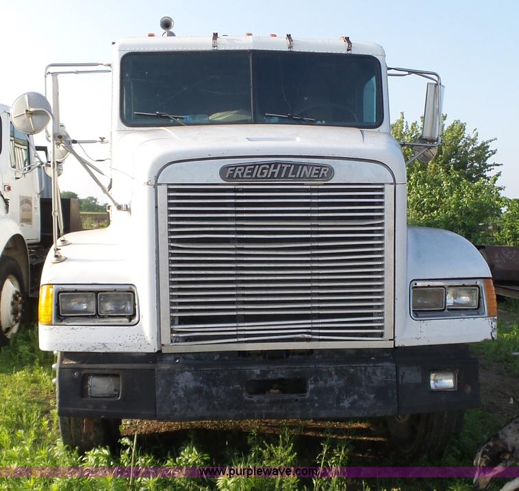 image for item BZ9563 1993 Freightliner FLD112 semi truck