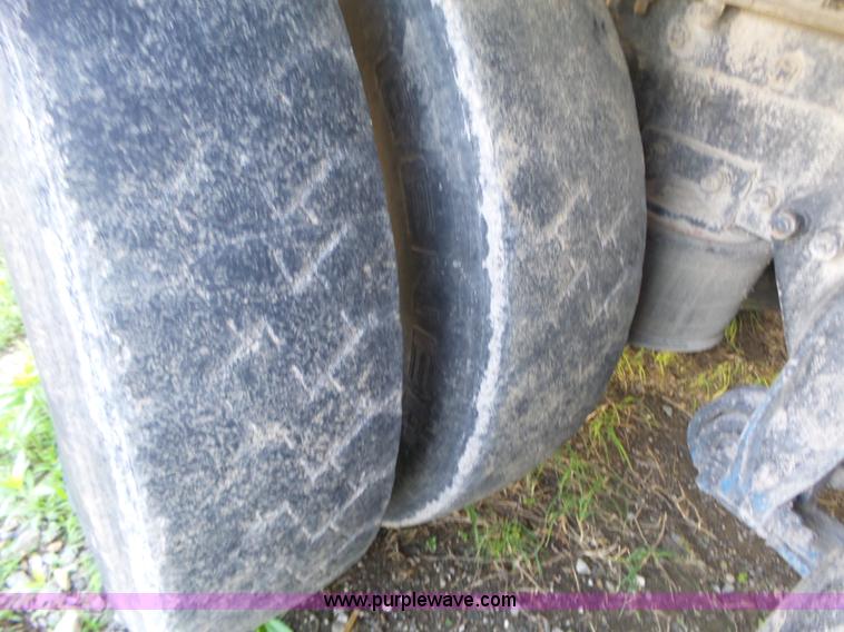 image for item BZ9563 1993 Freightliner FLD112 semi truck